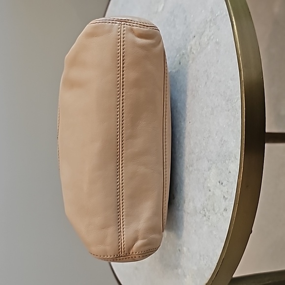 👑AUTHENTIC RARE👑 Vintage CHANEL CC Beige Lambskin Shoulder Tote - Picture 10 of 15